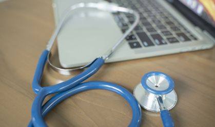 Saúde amplia acesso de pessoas trans a procedimentos ginecológicos e urológicos