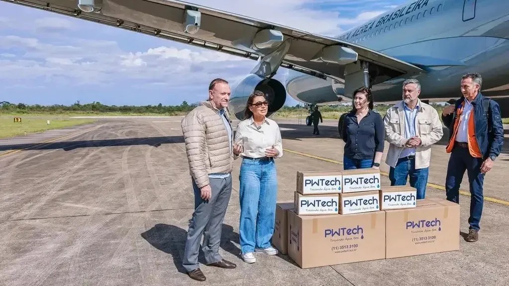 Primeira-dama Janja Lula da Silva acompanha ministros em envio de donativos para o Rio Grande do Sul, em Brasília, 8 de maio de 2024