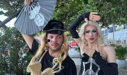 Fãs em frente ao Copacabana Palace
