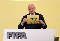 Presidente da Fifa elogia condenação de torcedores por atos racistas a Vini Jr.