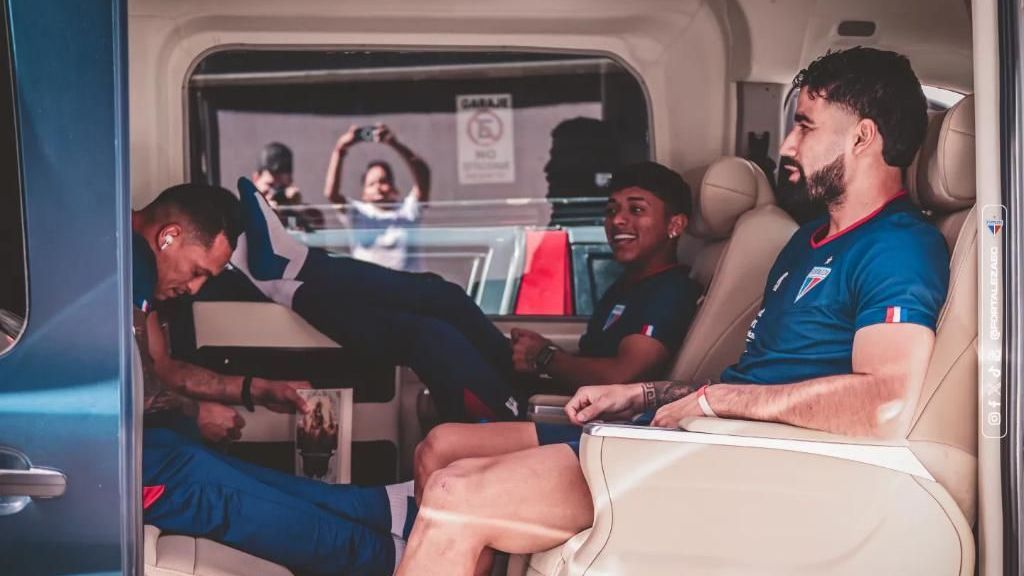 Titi, Kervin Andrade e Lucero no carro 4x4 que levou o time até Potosí, na Bolívia