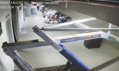 Vídeo mostra suspeitos invadindo ginásio e furtando doações para o RS; veja