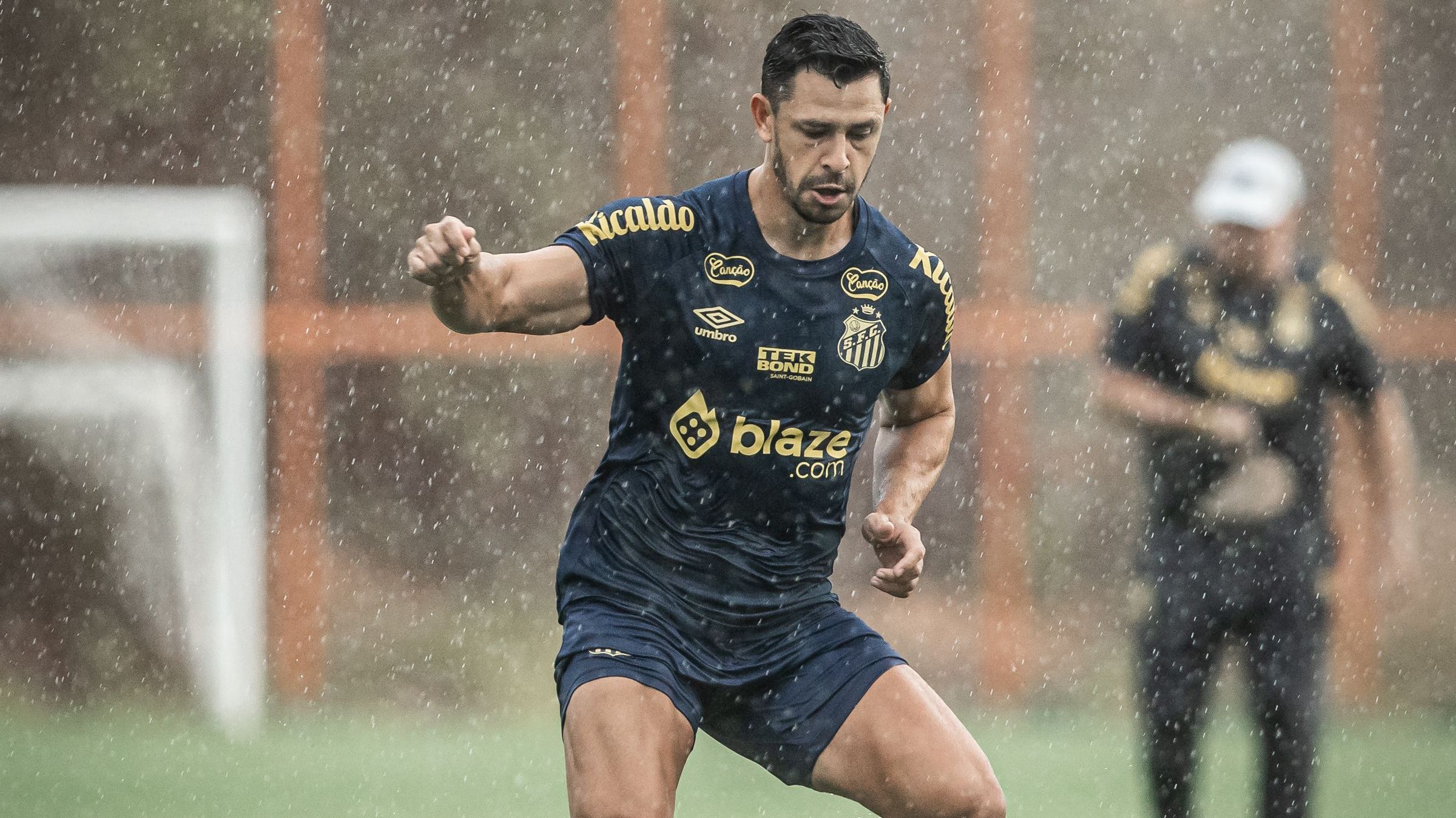Giuliano em treino do Santos