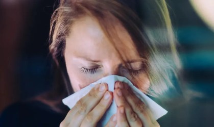 Espirros, tosse e nariz escorrendo: como saber qual infecção você tem?