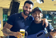 Antes do São João, Gusttavo Lima aparece em Campina Grande e toca de surpresa
