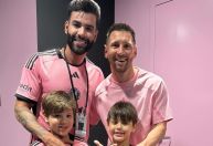 Cantor sertanejo tieta Messi em jogo do Inter Miami: "Ídolo demais"