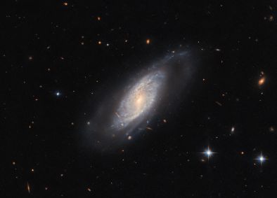 Imagem obtida com o Telescópio Hubble que mostra o centro da Via Láctea e seu halo