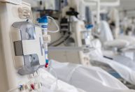 Com tarifaço de Trump, insumos médicos podem ficar até 30% mais caros