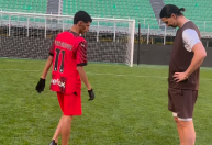 Luva de Pedreiro dá assistência para golaço de Ibrahimovic; veja vídeo