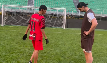 Luva de Pedreiro dá assistência para golaço de Ibrahimovic; veja vídeo