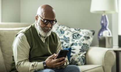 Mensagens de WhatsApp ajudam idosos atendidos pelo SUS a sair da depressão