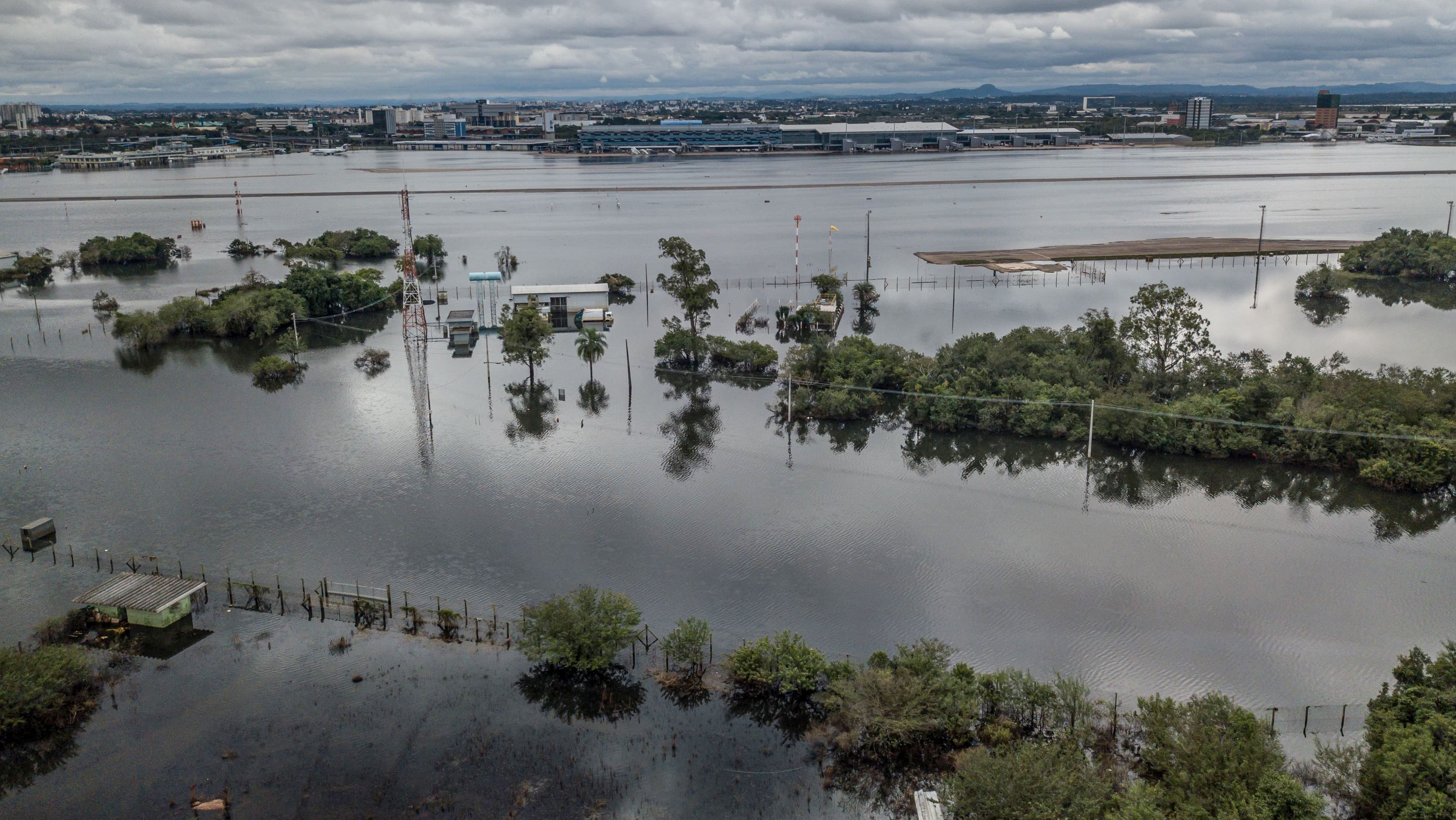 Aeroporto Salgado Filho, em Porto Alegre (RS), não tem previsão de reabertura