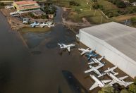 Veja novas imagens do aeroporto de Porto Alegre, fechado desde o início do mês