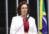 Inquérito aberto por Moraes cita Zambelli como suspeita de vazar mensagens