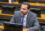 Chuvas no RS: Deputado propõe auxílio emergencial de R$ 600 a afetados por enchentes
