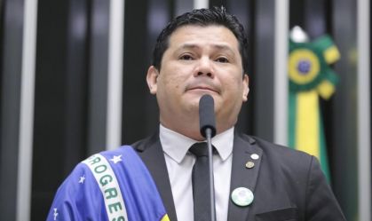AGU pede para PF investigar deputado que pediu morte de Lula