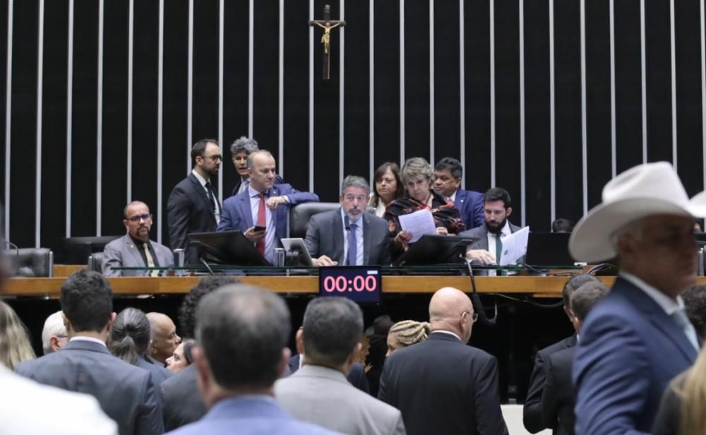 Discussão e votação de propostas. Dep. Sargento Gonçalves (PL - RN); Dep. Helder Salomão (PT - ES); Presidente da Câmara dos Deputados, Arthur Lira; Dep. Alice Portugal (PCdoB - BA); Dep. Erika Kokay (PT - DF) e Dep. Márcio Jerry (PCdoB - MA)