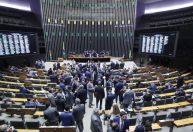 Criminalização das fake news: veja como votou cada deputado em sessão que manteve veto do ex-presidente Bolsonaro