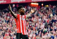 Atacante do Athletic Bilbao jogou com caco de vidro no pé por 2 anos