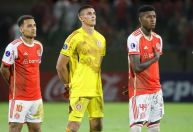 Inter joga com uniforme sujo de lama em homenagem às vítimas do RS