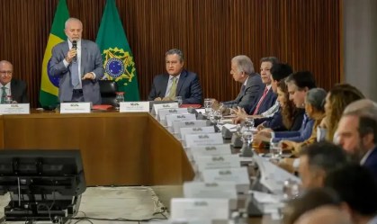 Presidente Luiz Inácio Lula da Silva (PT) participa de uma reunião ministerial para apresentar novas medidas de auxílio para ao estado do Rio Grande do Sul, em 13 de maio de 2024