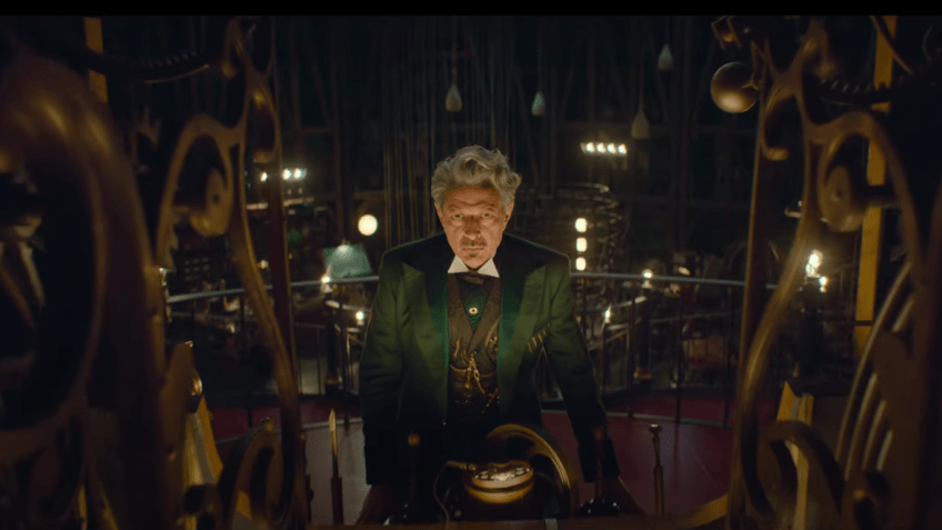 Jeff Goldblum em trailer de "Wicked" / Reprodução/YouTube/Universal Pictures