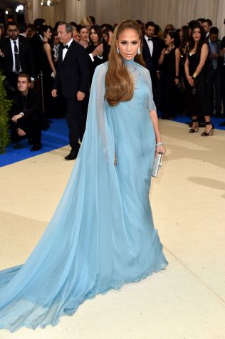 Jennifer Lopez no Met Gala 2017 / John Shearer/Getty Images