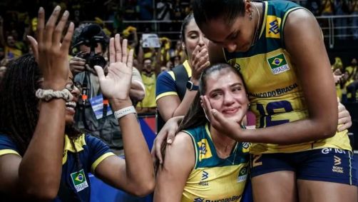 Julia Kudiess chorou após a lesão