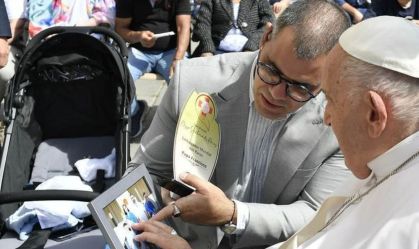 Juliano Cazarré mostra novas fotos de encontro com Papa