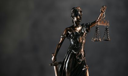 Suspeito, investigado e réu: entenda etapas de um julgamento no Brasil