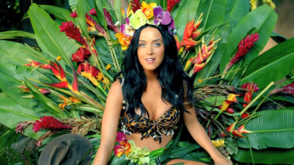 “Roar” recebeu o prêmio de “Música do Ano” e “Melhor Performance Solo de Pop” no Grammy Awards de 2014