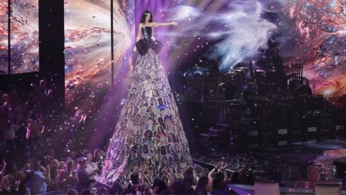 Katy Perry se despede da bancada de jurados do "American Idol"