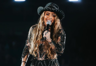 Lauana Prado cita homofobia no sertanejo e diz que isso não a fez se esconder