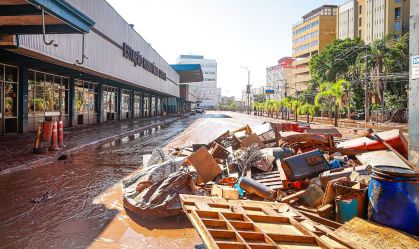 Porto Alegre recolhe 180 mil toneladas de resíduos após enchentes