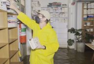 Vídeo: enchente danifica estoque de livraria tradicional em Porto Alegre
