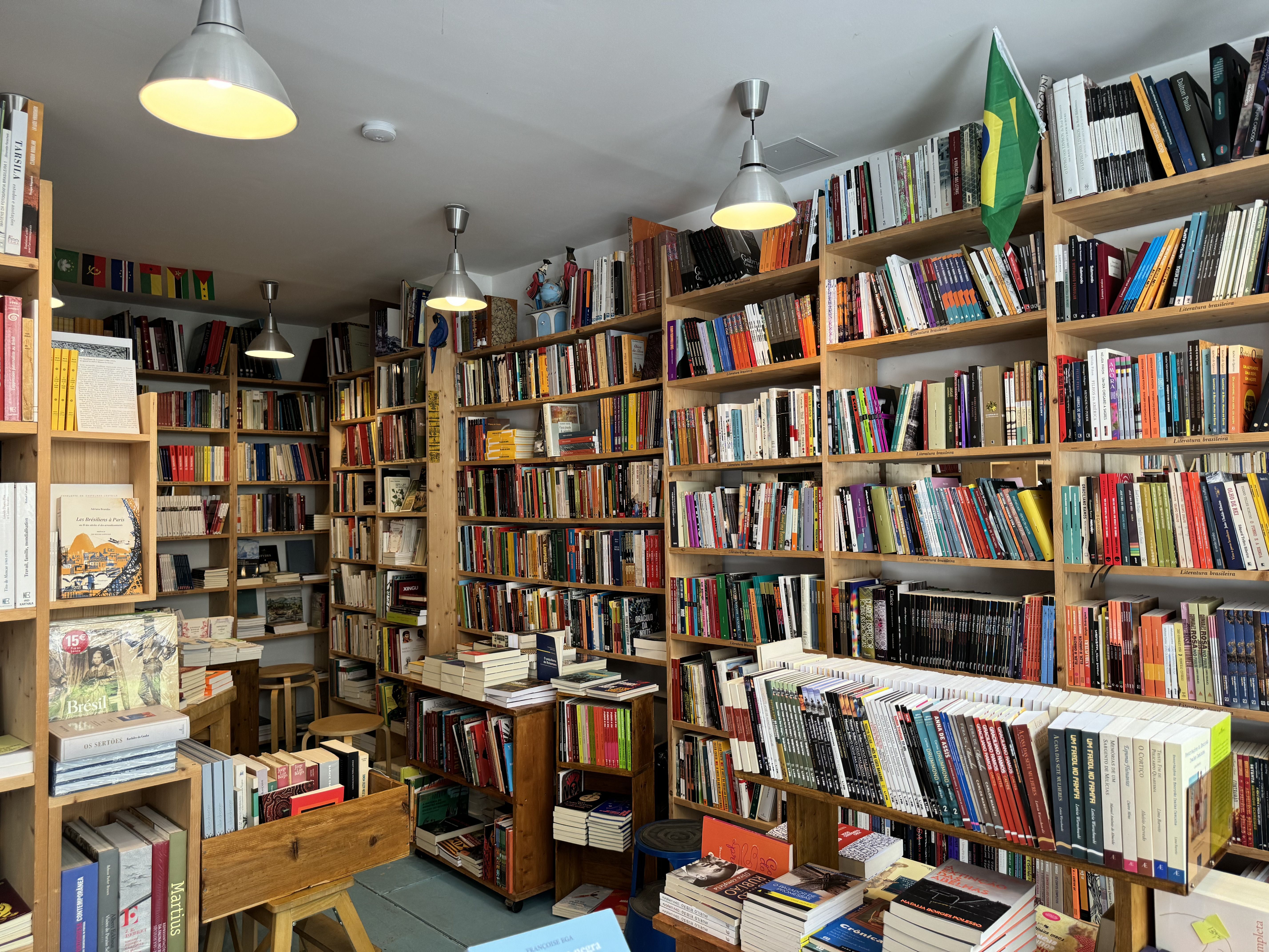 Livraria em Paris reúne literatura brasileira na Europa