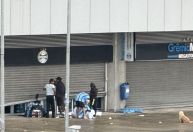 Vídeo: Com Arena alagada, loja do Grêmio é saqueada