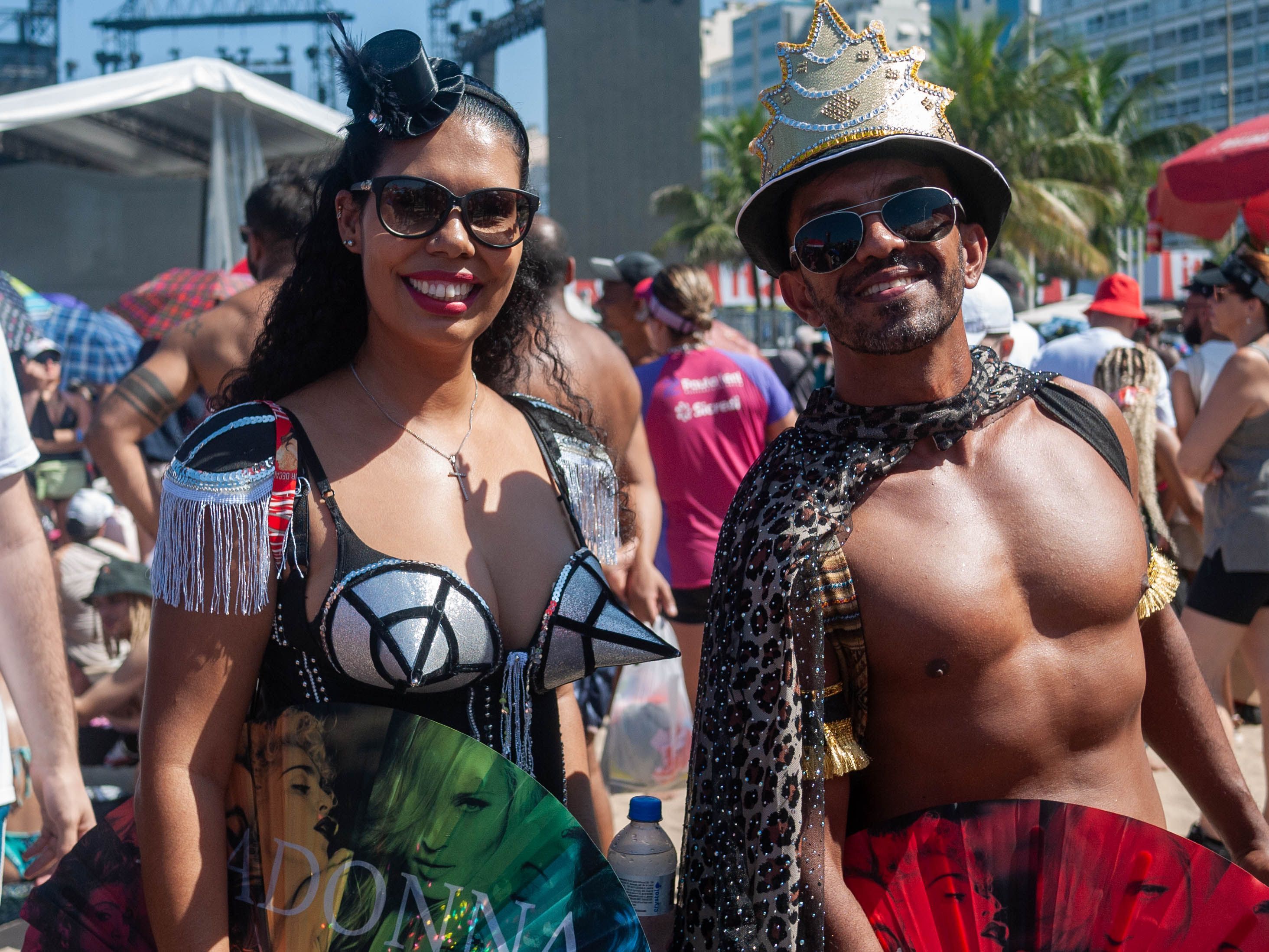 Fãs de Madonna com looks temáticos para show no Rio / VANESSA ATALIBA/ZIMEL PRESS/ESTADÃO CONTEÚDO