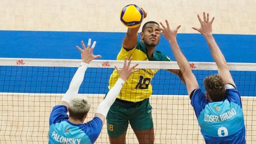 Lucarelli durante Brasil x Argentina pela VNL no Maracanãzinho