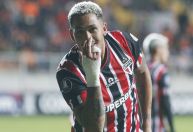 Com golaços, São Paulo vira sobre Cobresal e carimba vaga nas oitavas da Libertadores