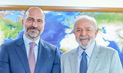 Após reunião com Lula, CEO da Uber anuncia auxílio de R$ 10 milhões para motoristas afetados no RS