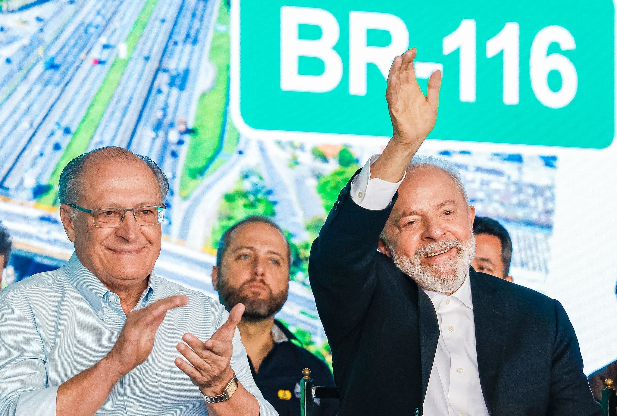 Luiz Inácio Lula da Silva e Geraldo Alckmin durante inauguração do trevo da Jacu-Pêssego, na Rodovia Presidente Dutra, em Guarulhos