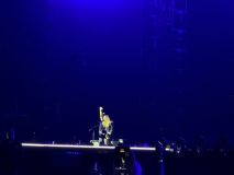 Madonna sobe ao palco em Copacabana