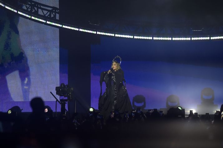 Madonna durante a abertura de show no Rio • Dhavid Normando/Getty Images