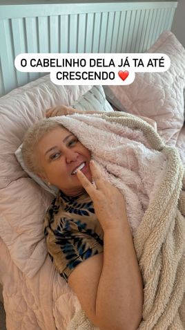 Kevinho mostra que cabelo de sua mãe já está crescendo / Reprodução/Instagram