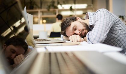 Emprego dos sonhos? Empresa abre vaga para especialista em soneca e paga R$ 500 por cochilada