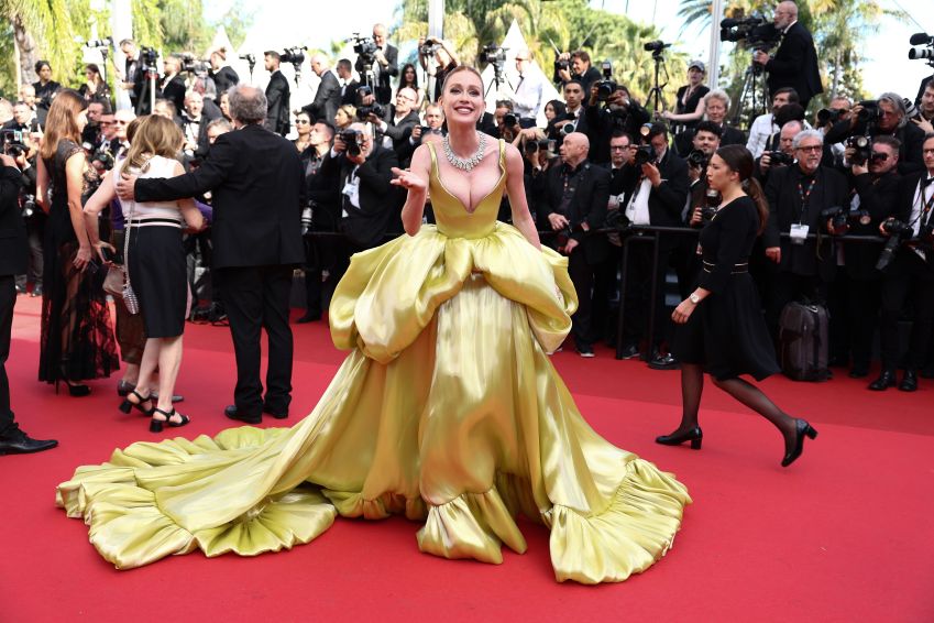 Marina Ruy Barbosa durante o Festival de Cannes neste domingo (19) / Cindy Ord/Getty Images