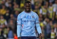 Especulado em Corinthians e Flamengo, Balotelli fecha com clube da Itália