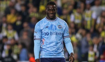 Especulado em Corinthians e Flamengo, Balotelli fecha com clube da Itália