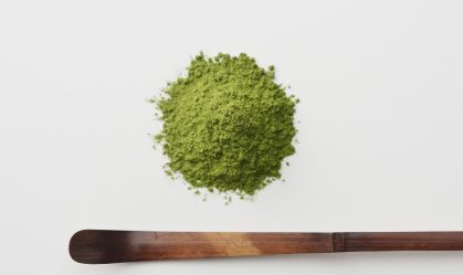 Enxágue bucal com matcha pode combater bactéria que causa periodontite